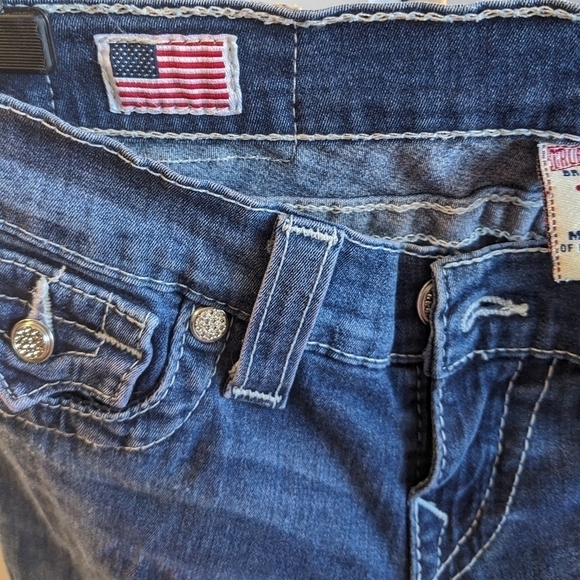 True Religion women's jeans size 25.  Silver badge on back of jeans. - Picture 6 of 9